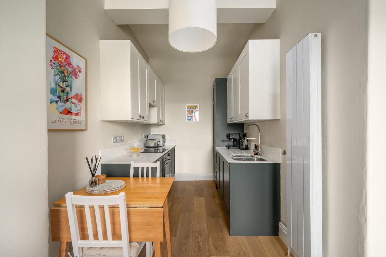 2Br New Town Castle View Apartment Edinburgh Bagian luar foto